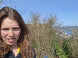 noch ein Foto mit Frau Kenn in der Volksschule, ich schätze 1968/70 mit  Alice Dahm, Ute Göttle, Detlev Göttle, Hans-Jürgen Züllighoven, Michael  Humpert, Johannes Schneider, Gabi Weber und vielen, die ich nicht