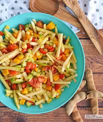 Esta receta de garbanzos crujientes con hierbas frescas se me apereció como caída del cielo justo cuando necesitaba inspiración. 11 Recetas De Ensaladas Frescas Para Disfrutar En Primavera Y Verano