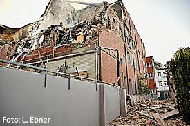 Bei der explosion eines gebäudes in der hamburger straße wurde eine person verletzt. Vaopa1mavsy0jm