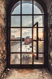 Bild Ahoi De Wandbild Blick Nach Draussen David Karl Adam In 2020 Bilder Runde Fenster Bild Hamburg