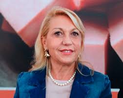 È sempre mezzogiorno è un programma televisivo italiano, trasmesso dal 28 settembre 2020 su rai 1 dal lunedì al venerdì dalle ore 11:55 alle 13:30, con la conduzione di antonella clerici, dallo studio 2000 del centro di produzione rai di milano di via mecenate. Alimentazione Sana Dopo I 50 Anni Ne Parliamo Con Evelina Flachi Altraeta