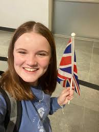 Singer's powerful audition leaves everyone frozen