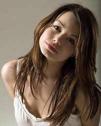 Was at over 20 schools in six countries because she had to travel with her mother until she was 14. Cosma Shiva Hagen