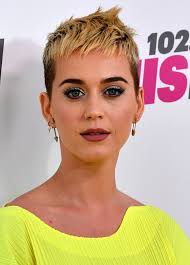 So ist katy perry (36) nur selten zu sehen! Stars Mit Pickeln Diese Promis Stehen Dazu Brigitte De