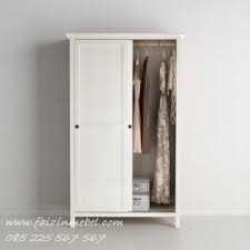 Desain minimalis pada lemari jati ini sangat cocok untuk perlengkapan kamar tidur anda dengan ukuran p 150 cm x l 55 cm x t 210 cm dengan. Model Lemari Pakaian Pintu Geser Minimalis Faizinmebel Com