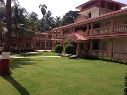 Ishver Dholakiya On Twitter T 10 Shree Pujya Morari Bapu S Ashram In Talgajarda And We Visit With Family At Ashram And Meet Bapu And He S Brother Http T Co Fmqgnlekbw He is also known for philanthropy and social reforms through his discourses.