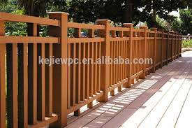 Pagar besi minimalis secara garis besar pagar memiliki dua fungsi utama dalam eksterior rumah anda yaitu fungsi keamanan dan dekorasi. Pagar Teras Dari Kayu Home Desaign