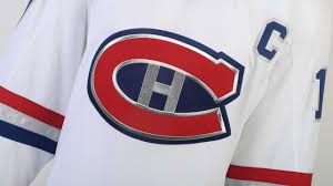 Ce nouveau concept de chandail nommé reverse retro consistera à prendre un uniforme rétro du passé et en inverser les couleurs pour le moderniser. Devoilement Du Chandail Des Canadiens Pour La Classique 100 De La Lnh