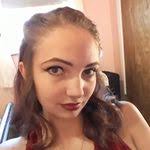 Krystal Adamson's Instagram, Twitter & Facebook