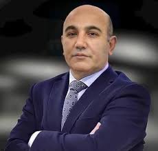 Elazığ basınının duayen ismi, Kanal 23 Genel Yayın Yönetmeni, kıymetli  dostum Arif Çakmak'ın vefatını derin bir üzüntüyle öğrendim. Merhuma  Allah'tan rahmet; ailesine, sevenlerine ve basın camiasına başsağlığı ve  sabır diliyorum.