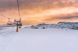 Auf dem fußboden liegt ein teppich. Winterwonderland Vom Sofa Aus Erleben