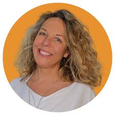 Aimee Weston's Instagram, Twitter & Facebook