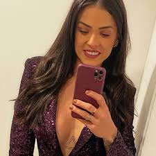 Stream Paula Larose music