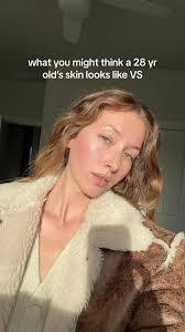 Lily Rowe's Instagram, Twitter & Facebook