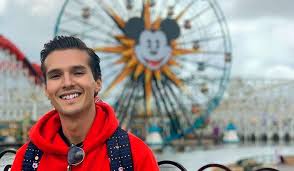 Hola soy memo aponte, amo las gomitas, los churros, amo a mi novia y soy pequeño de dientes grandes. Memo Aponte Es Expulsado De La Ibero Por Agresion De Genero Turquesa News