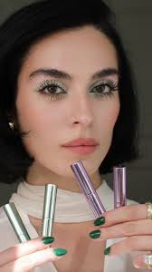 90s Cool-Toned Makeup with Les Papillons Collection