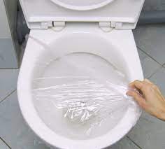une astuce insolite pour deboucher les toilettes astuces de grand mere deboucher toilette toilettes bouchees toilettes