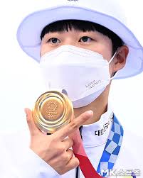 '멘탈갑 막내들' 양궁 김제덕·안산 금메달 명중! Grpxve1eqsmvmm