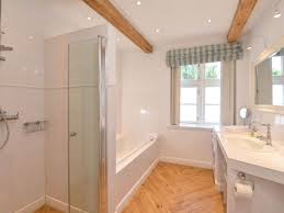 Bad Mit Begehbarer Dusche Und Badewanne Badewanne Mit Dusche Duschbadewanne Badezimmer