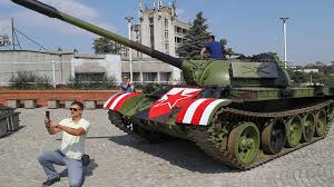 Cette page montre la vue détaillée de l'effectif actuel. Roter Stern Belgrad Provoziert Mit Panzer Vor Stadion
