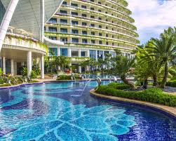 Property developer country garden makes billions by luring china's middle and upper classes out of congested cities. Country Garden Forest City Project And Overview Forest City