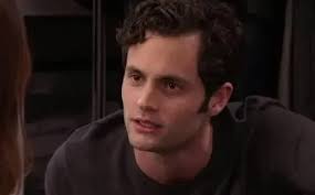 El cambio físico de Penn Bagdley desde su juventud hasta la temporada 4 de  You