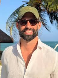 Amigo e parceiro que sou fã dele e de tudo o que ele movimenta… Uma cor  mais linda que a outra dos novos bonés da collab @ciaoformen e  @nohajoaopessoa, querido @simoncarrazzone 🤩