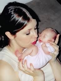 “She was born weighing just 900 grams… Look at her now!” 😮💖 Doctors had  no hope, but this little fighter proved everyone wrong. Her recent photo  says more than words — see how she looks today in the ...