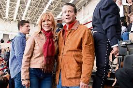 El actor alfredo adame se confiesa enamorado y narra cómo conoció a su he sido testigo como el señor alfredo adame ha apoyado mucho a su hijo y no tiene ningún problema. Hijos De Adame Estan Fuera De Peligro