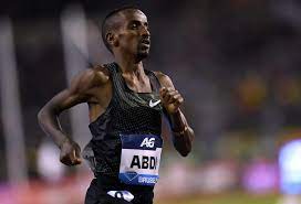 Bashir abdi stelt boek op de loop voor: Op De Loop Bashir Abdi Facebook