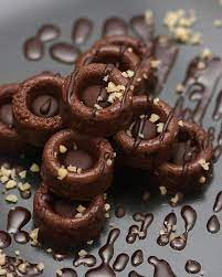 890 Mentions J Aime 3 Commentaires وصفات الطبخ و الحلويات Cuisine Djazairiaa Sur Instagram كيكات صغيرة ل 10 حبات الكيك In 2020 Mini Cakes Food Sweet