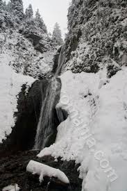 Cascada duruitoarea se află în parcul național ceahlău, la câteva ore de mers de stațiunea montană durău. Drumetie La Cascada Duruitoarea Muntii Ceahlau Travelguideromania