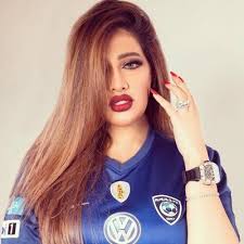 ظهرت الإعلامية روزانا اليامي، في مقطع فيديو عبر تطبيق سناب شات، معلنة قبولها تحدي أحد متابعيها، الذي روج بأنها غير قادرة على الظهور بدون مكياج، وظهرت عن جنسيتها الحقيقية. Ø±ÙˆØ²Ø§Ù†Ø§ Ø§Ù„ÙŠØ§Ù…ÙŠ Ø¥Ø¹Ù„Ø§Ù…ÙŠØ© Ø³Ø¹ÙˆØ¯ÙŠØ© Ø­ØµÙ„Øª Ø¹Ù„Ù‰ Ø¹ÙÙˆ Ù…Ù„ÙƒÙŠ Ø¨Ø¹Ø¯ Ø­ÙƒÙ… Ø¨Ù€60 Ø¬Ù„Ø¯Ø©