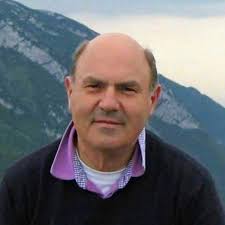 🎄Tutti sotto l'albero per una foto ricordo! Come da tradizione festeggiamo  l'arrivo del Natale con la campagna di sensibilizzazione #IONONTIABBANDONO  che ha trasformato la piazza di Parma in un set fotografico interamente