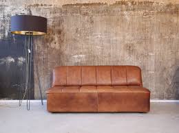 Auslassungspunkte dienen als auslassungszeichen für ellipsen, als fortsetzungspunkte. Dreipunkt Ledersofa Stilraumberlin Danische Design Mobel Berlin