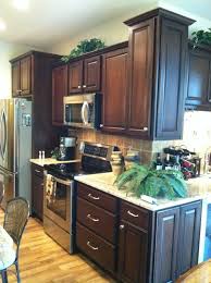 Not Sure How To Make A 90 Degree Turn Functional Specialty Corner Cabinets Like Those Featured Here Give You That E Upper Cabinets Cabinet Design Pan Storage