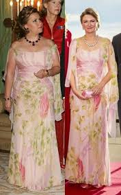 Gran Duquesa Maria Teresa Y Estefania De Luxemburgo Con El Mismo Vestido De Elie Saab Royal Fashion Princess Stephanie Beautiful Gowns