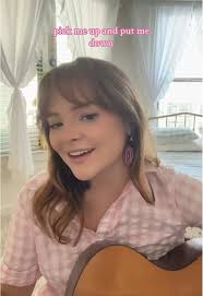 Y’all “Yo-yo” is out everywhere!! Link in bio to listen, you can pick it up  and put it down whenever you’d like now🫶🏼🩷