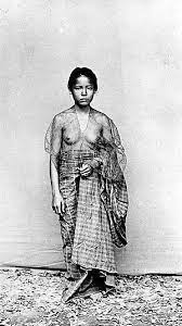 Ia mengenakan kain yang disusun di sebelah kiri. Baju Bodo Wikipedia Bahasa Melayu Ensiklopedia Bebas