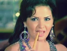 وحبس رشوان توفيق دموعه حزنًا علي وفاة عزت العلايلي، وقال خلال تصريحات تليفزيونية لبرنامج. Ø§Ù„Ù…ØµØ±ÙŠ Ù„Ø§ÙŠØª 18 Ù…Ø¹Ù„ÙˆÙ…Ø© Ø¹Ù† Ù†Ø¹Ù…Øª ÙƒØ§Ø¸Ù… Ø§Ø¨Ù†Ø© ÙÙ†Ø§Ù† ÙƒØ¨ÙŠØ± ÙˆÙ†ÙØª ØµÙ„ØªÙ‡Ø§ Ø¨Ù€ Ø±Ø´ÙˆØ§Ù† ØªÙˆÙÙŠÙ‚ ÙˆØªØ¹Ø±Ø¶Øª Ù„ØºØ±Ø§Ù…Ø© Ø§Ù„Ù…ØµØ±ÙŠ Ù„Ø§ÙŠØª