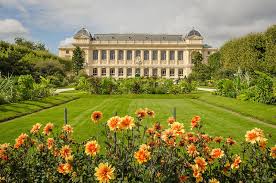 Today it does not have very large animals like elephants. Les Plus Beaux Jardins De France Les Plus Beaux Jardins Paris Ile De France Routard Com