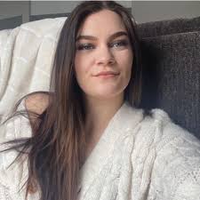 Haley Andrews (@andrewshaley)