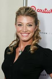 Lindsey Stratton's Instagram, Twitter & Facebook