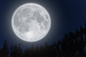 Lunar eclipse) على أنّه ظاهرة فلكيّة تحدث عندما يُصبح القمر في ظلّ الأرض، إذ تكون الأرض بين القمر والشمس، كما يُمكن تعريف كسوف الشمس (بالإنجليزية: ØªÙØ³ÙŠØ± Ø­Ù„Ù… Ø®Ø³ÙˆÙ Ø§Ù„Ù‚Ù…Ø± Ù…ÙˆÙ‚Ø¹ Ù„Ø­Ø¸Ø§Øª Ø§Ù„Ù…ÙˆØ³ÙˆØ¹Ø© Ø§Ù„Ø¹Ø±Ø¨ÙŠØ© Ø§Ù„Ø´Ø§Ù…Ù„Ø©