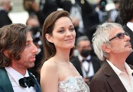 L'actrice française doria tillier sera la maîtresse des cérémonies d'ouverture et de fermeture du festival de cannes, qui aura lieu du 6 au 17 juillet sur la croisette, a annoncé mardi le diffuseur. Cannes 2021 Leila Bekhti Carla Bruni Marion Cotillard La Ceremonie D Ouverture En Images Elle