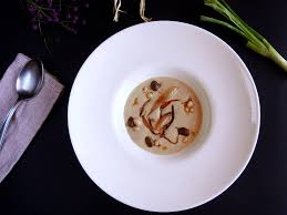 Crema bio di fagioli borlotti da gustare come primo piatto. Crema Di Fagioli Con Cipolle Caramellate