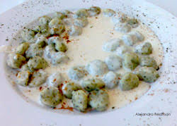 Se elaboran con patatas, harina (puede ser de maíz, castaña, pulpa de calabaza, de espinaca, etcétera ) y queso de ricota (con o sin espinaca). Noquis Del 29 De Espinaca A La Crema Nata Receta Tipica Italiana Cocina Con Encanto