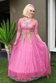 Kebaya ini terbuat dari bahan sifon ceruty halus dan brokat berkualitas tinggi, sehingga pasti nyaman. Info Baru 45 Gaun Pesta Yang Cocok Untuk Orang Kurus