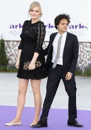 Pique has won 19 domestic trophies and lifted the world cup with. Immeasurable Love Celebrity Couple Height Differences You Never Noticed Before Daily Choices