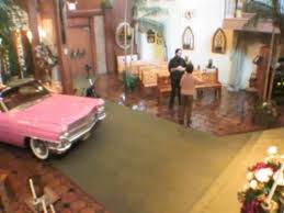If you're celebrating an anniversary or just want to renew your vows while you're in vegas, take away the stress of planning with this vow renewal at the chapel of flowers. Webcam Elvis Wedding Chapel Las Vegas Live Explorewebcams Com